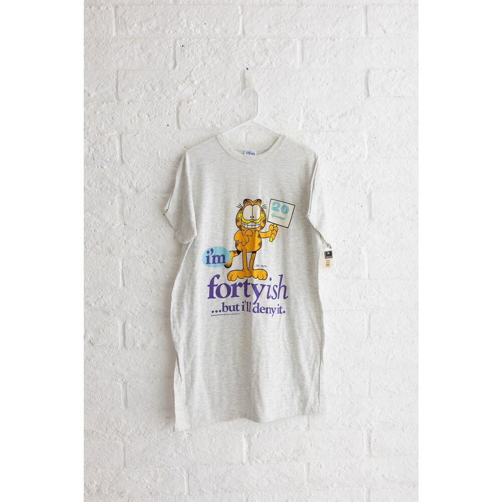 Vintage Garfield “I’m Fortyish…but I’ll Deny It” Graphic Tee Flirts Tag One Size